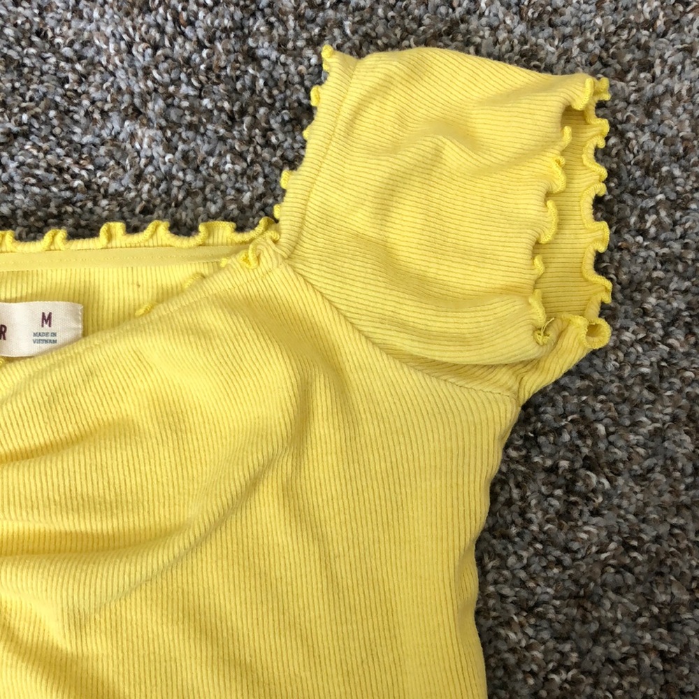 Hollister - Picture 2 of 3